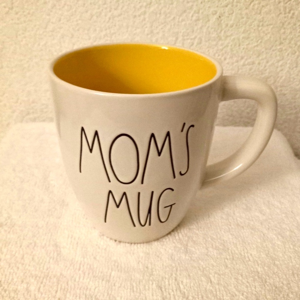 Rae Dunn “MOM’S MUG” Ceramic Mug